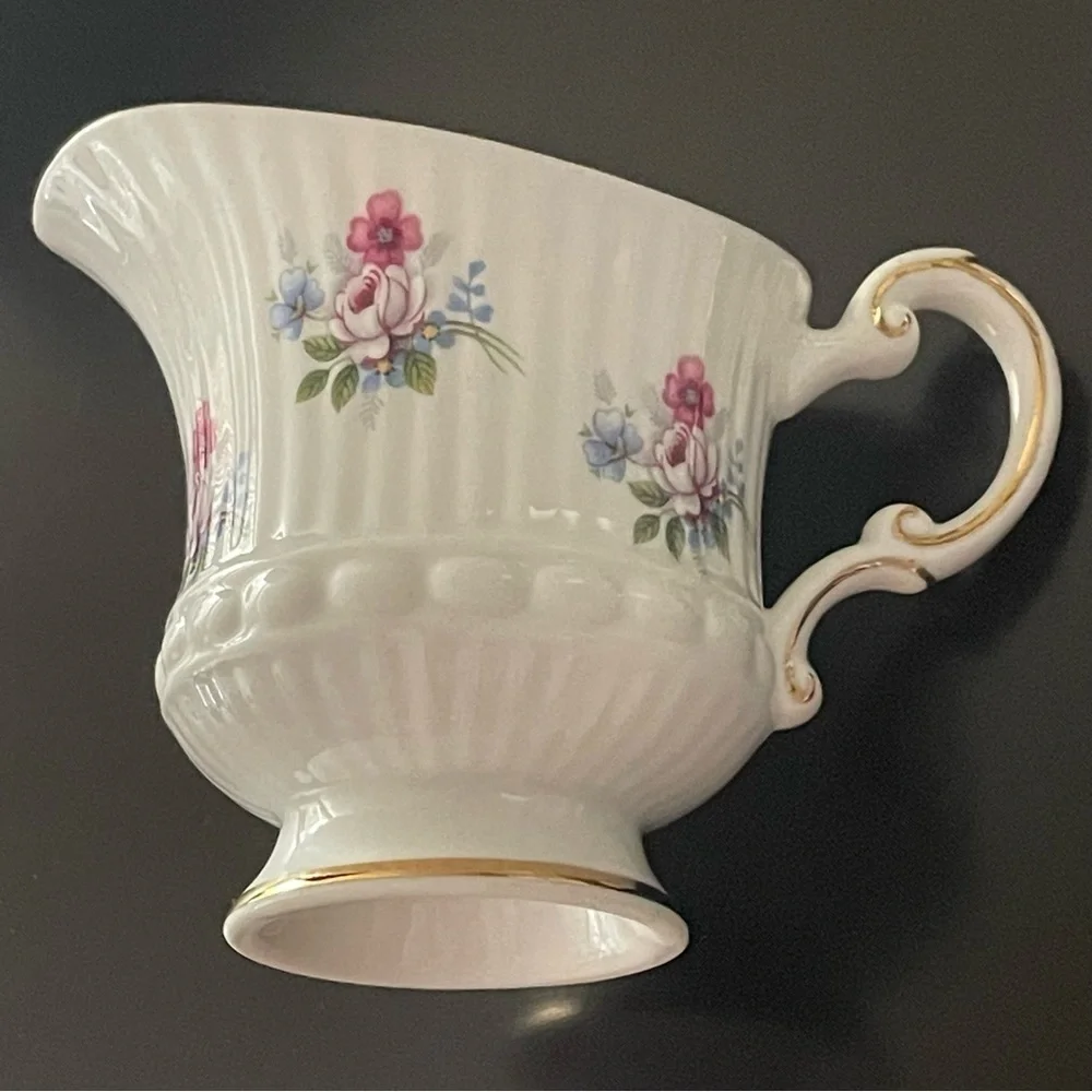 Elizabethan 3280 Vintage Footed Mini Creamer and Sugar and Mini Open Sugar Bowl